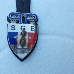 insigne de la préfecture de police ,SGE  nouveau modèle  sur cuir ,,,état neuf!!RARE