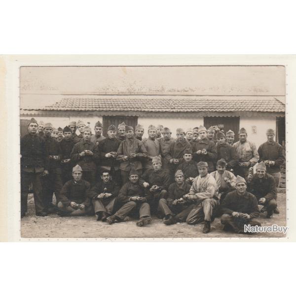 CPA -Carte Photo d'un groupe de soldats - N135