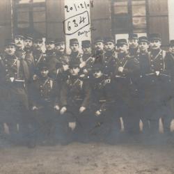 CPA -Carte Photo d'un groupe de soldats-N°1350