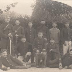 CPA -Carte Photo d'un groupe de soldats-N°95