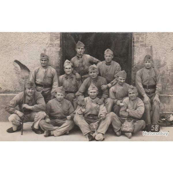 CPA -Carte Photo d'un groupe de soldats-N137