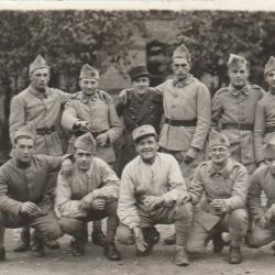 CPA -Carte Photo d'un groupe de soldats-N°667