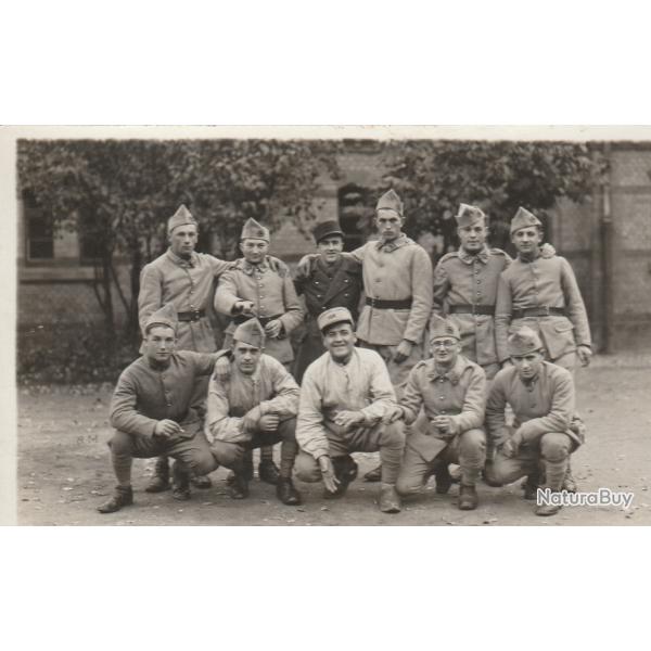 CPA -Carte Photo d'un groupe de soldats-N667