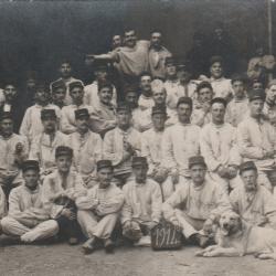 CPA -Carte Photo d'un groupe de soldats-N°026