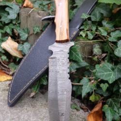 Couteau Tactical Damas Lame Drop Point 256 Couches Manche Olivier Fabrication Artisanale Etui Nylon