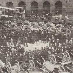 CPA - MUSEE  DE LARMEE CAMPAGNE 1914-1916 LA FOULE DEVANT LES TROPHEES DE GUERRE N°410