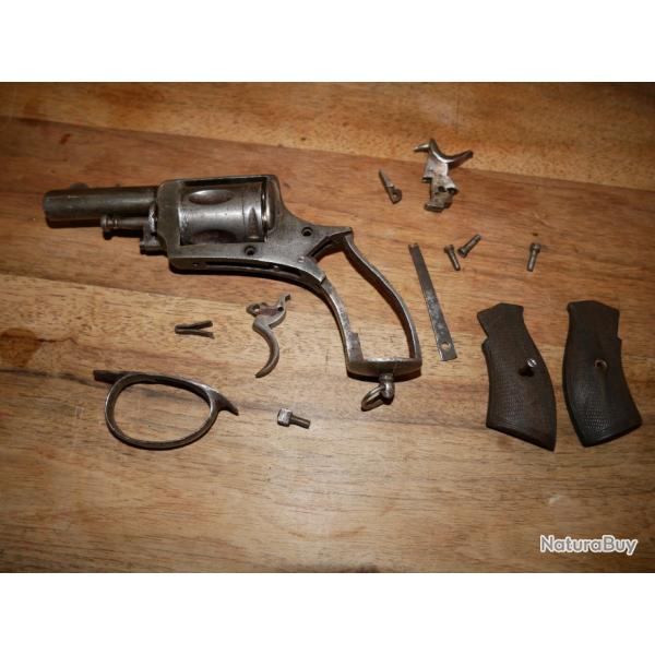 Revolver type agent en 8mm92  restaurer (chien cass)