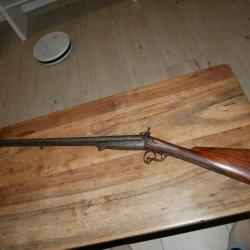 Très beau fusil à broche Cal 16 avec un beau noyer et une gravure avec des "clous" en Or