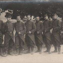 CPA - Carte Photo d'un groupe de soldats N°720