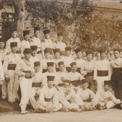 CPA - Carte Photo d'un groupe de soldats N°725