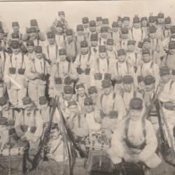 CPA - Carte Photo d'un groupe de soldats N°565