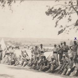 CPA - Carte Photo d'un groupe de soldats N°574