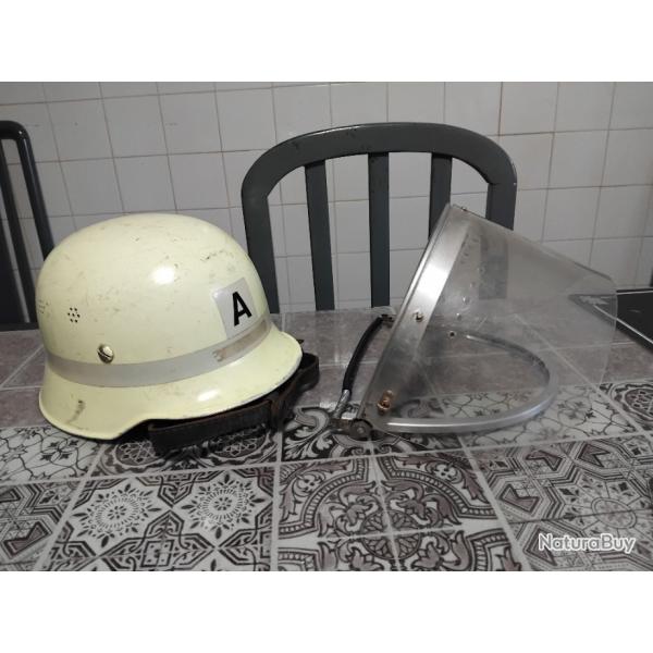 CASQUE ALLEMAND AVEC COIFFE ET JUGULAIRES BEG