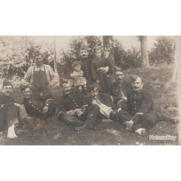 CPA - Carte Photo d'un groupe de soldats N 710