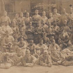 CPA - Carte Photo d'un groupe de soldats N° 714