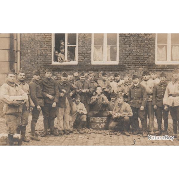 CPA - Carte Photo d'un groupe de soldats  N 728