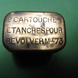 Une boite laiton de 6 cartouches 1873 tropicalisée étanche  ouverte