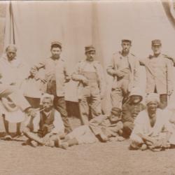 CPA - Carte Photo d'un groupe de soldats N° 018