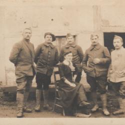 CPA - Carte Photo d'un groupe de soldats  N° 024