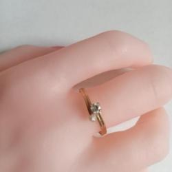 bague or 18k tete d'aigle avec diamant et perle diamètre interieur 17 mm