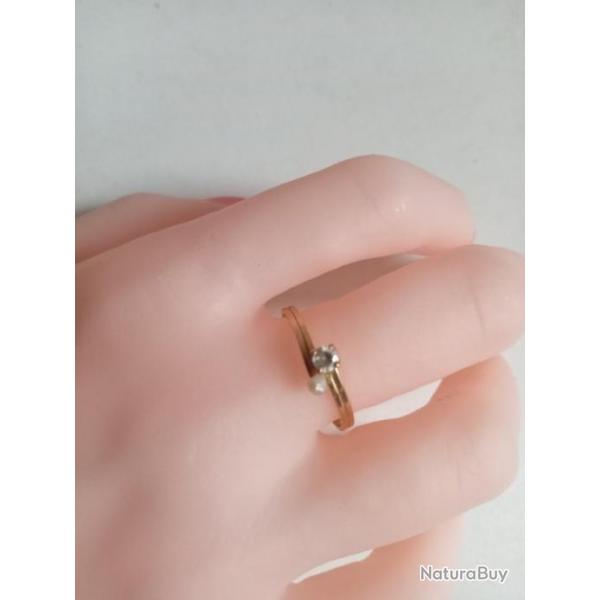 bague or 18k tete d'aigle avec diamant et perle diamtre interieur 17 mm