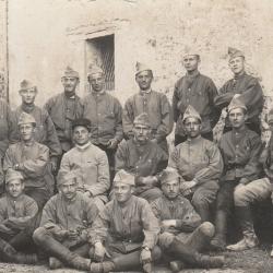 CPA - CARTE PHOTO D'UN GROUPE DE MILITAIRE  N°707