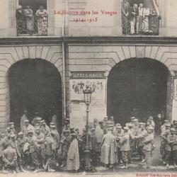 CPA -SAINT DIE / PRISONNIERS ALLEMANDS DEVANT L'HOTEL DE VILLE 1914  N°712