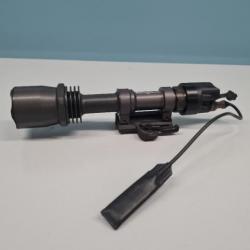 Lampe tactique Surefire US Army avec embase A.R.M.S et câble déporté
