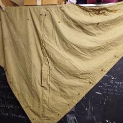 Lot de 2 anciens triangles de toile de tente militaire français modèle 51