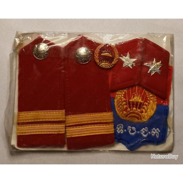 Insignes d'uniforme arme du CAMBODGE vintage 70