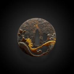 TSUBA en fer, shin maru gata ajouré et laqué JAPON - Époque Edo (1606 - 1868)