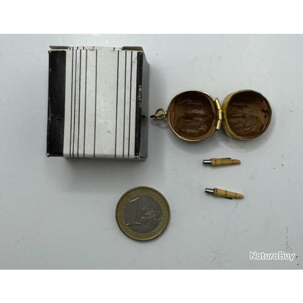 ANCIEN TUI FAIT DANS UN GLAND AVEC 2 PETITS COUTEAUX PLIANTS NONTRON