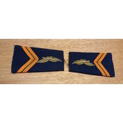 Paire d'épaulettes militaires de l'Armée de l'Air - grade Caporal