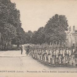 CPA - MONTARGIS . PROMENADE DU PATIS ET SOLDATS RENTRANT DE L EXERCICE-N°756