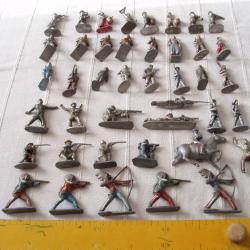 UN LOT de 42 PETITS SOLDATS EN ALUMINIUM. DONT 1 en PLASTIQUE de Marque "BEFFOID"