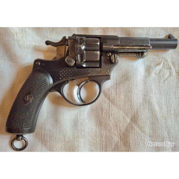 Revolver d'officier 1874  modle de 1879 en trs bon tat d'origine jamais restaurer mme numero