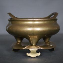 Brûle parfum (encens) Chinois en bronze avec son socle lotiforme - Marque marque apocryphe Xuande