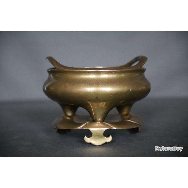 Brle parfum (encens) Chinois en bronze avec son socle lotiforme - Marque marque apocryphe Xuande