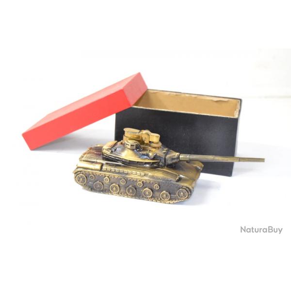 Ancien briquet de table en forme de char, made in JAPAN Japon, annes 1970. Foyer militaire