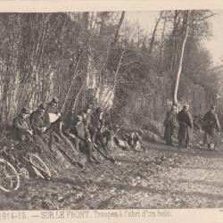 CPA - Guerre 1914-18 -Sur le front. troupes à l'abri  N°520