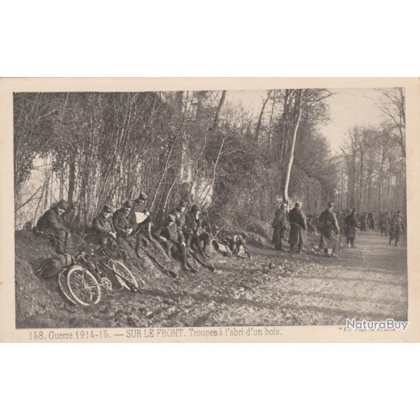 CPA - Guerre 1914-18 -Sur le front. troupes  l'abri  N520