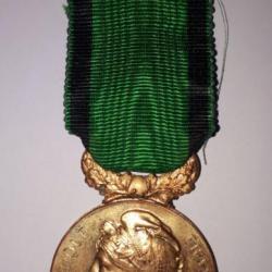Médaille Française Société Nationale d'Encouragement Au Bien (SNEAB)