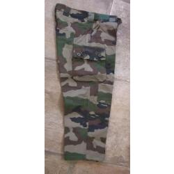 Pantalon militaire neuf taille 56 utilisable pour la chasse