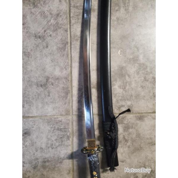 Katana Noir : Matrise et Puissance en Un Seul Geste. Acier au carbone 1095 trempe  l'argile