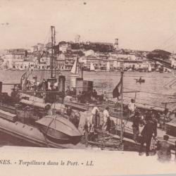 CPA -CANNE Torpilleurs dans le Port N°508