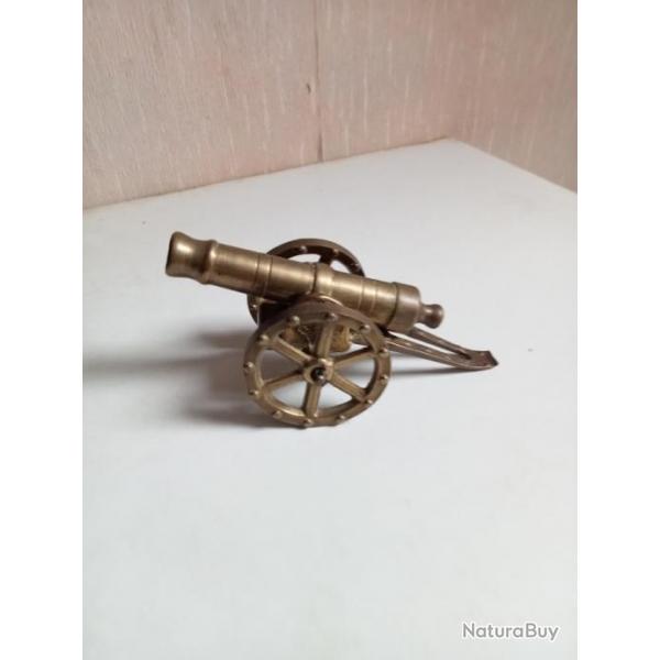 petit canon ancien longueur 13 cm hauteur 6 cm