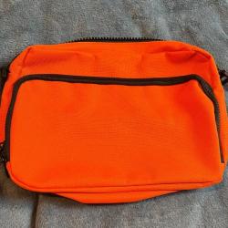 Trousse orange de chasse