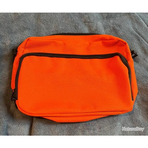 Trousse orange de chasse