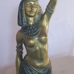 Statue en plâtre patine bronze (  Déesse Egyptienne à définir) hauteur 43cm en excellent état