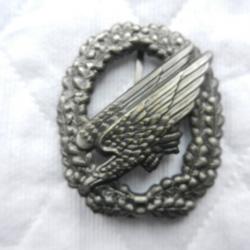 insigne de béret militaire parachutiste Allemand bronze